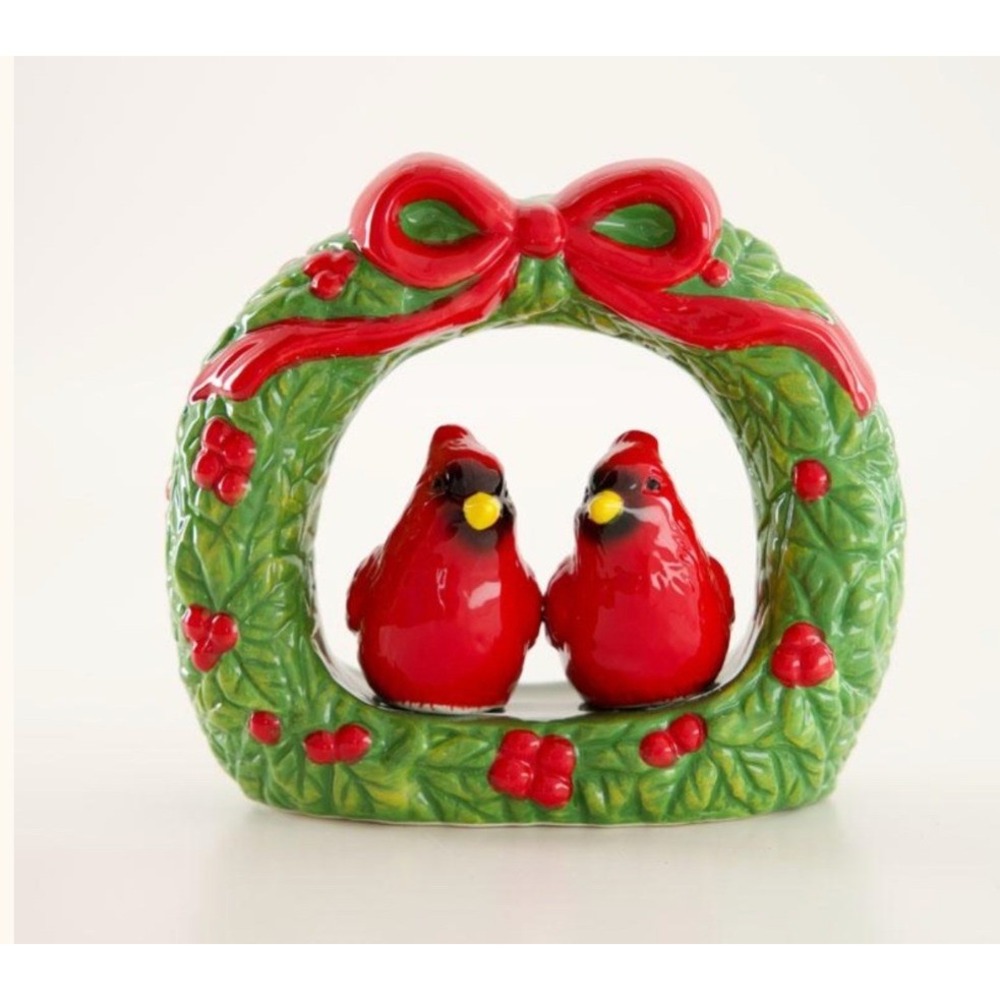 Cracker Barrel Red Cardinal Wreath Salt and Pepper Ceramic Set Christmas NEW2026